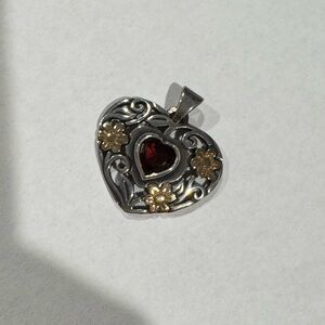 Retired James Avery Garnet Center 14kt
Gold Flower .925 Heart Pendant Ruby